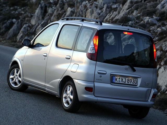 Toyota Yaris Verso photo 15