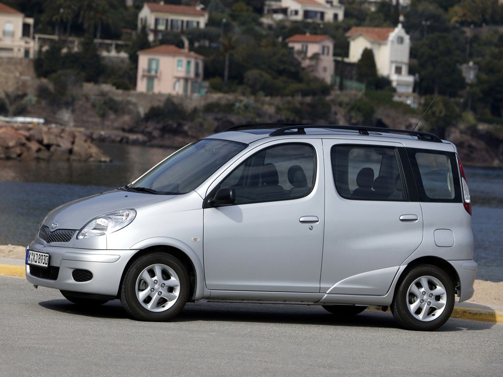 Toyota Yaris Verso photo 16