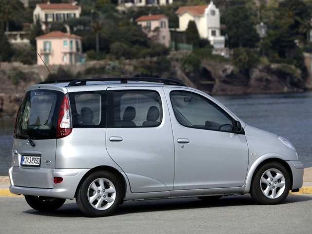 Toyota Yaris Verso photo 17