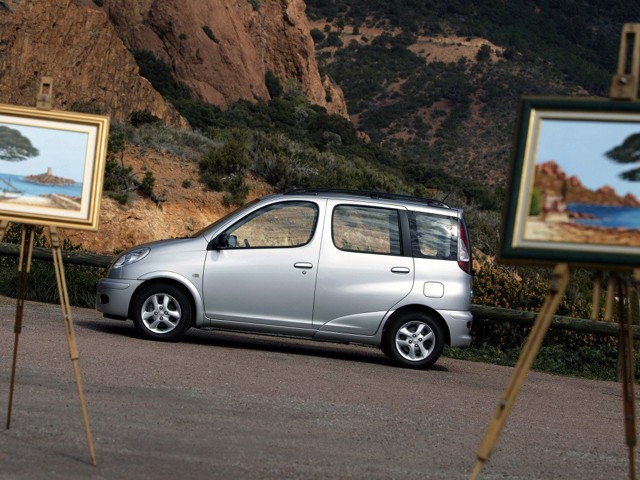 Toyota Yaris Verso photo 18