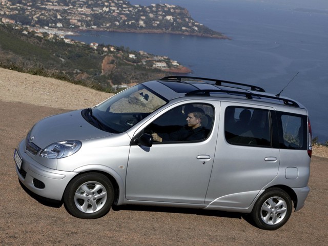 Toyota Yaris Verso photo 19