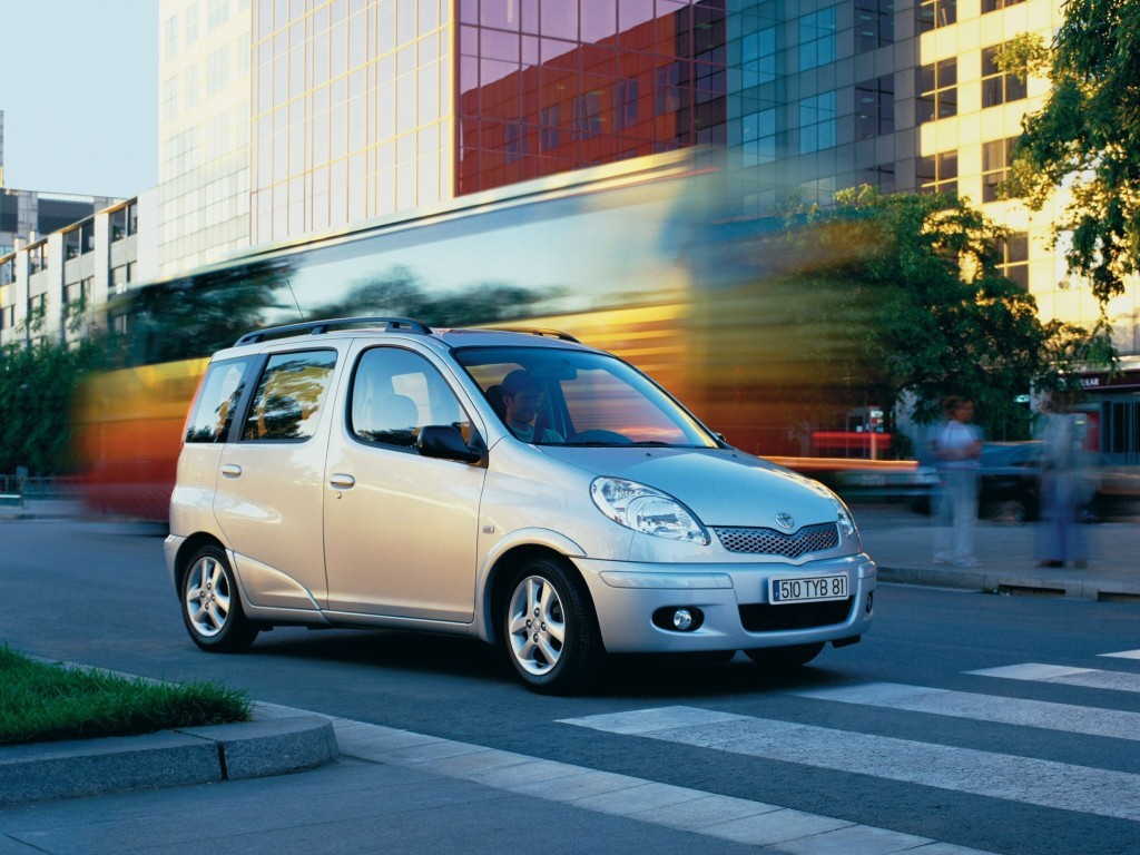 Toyota Yaris Verso photo 21