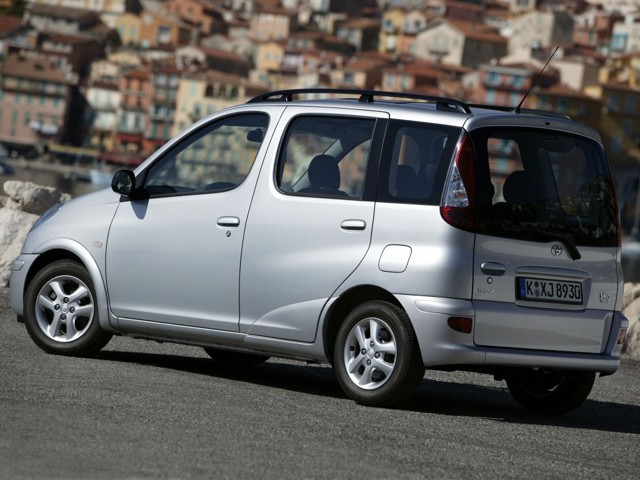 Toyota Yaris Verso photo 22