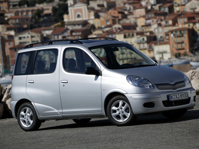 Toyota Yaris Verso photo 23