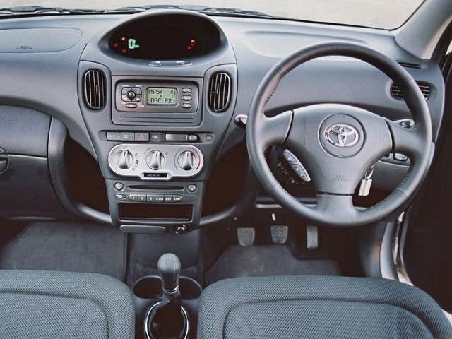 Toyota Yaris Verso photo 31