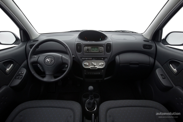 Toyota Yaris Verso photo 28