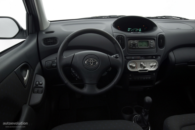 Toyota Yaris Verso photo 29