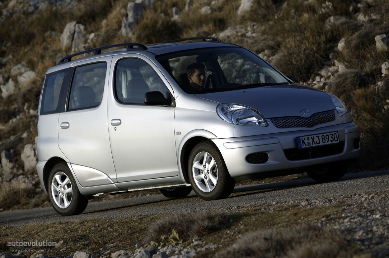 Toyota Yaris Verso photo 3