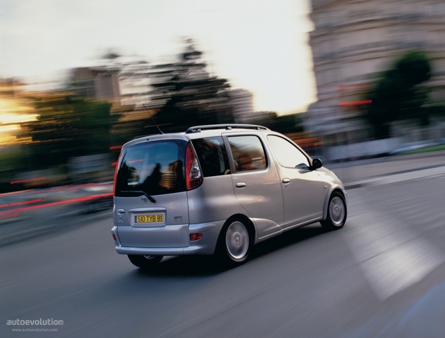 Toyota Yaris Verso photo 5