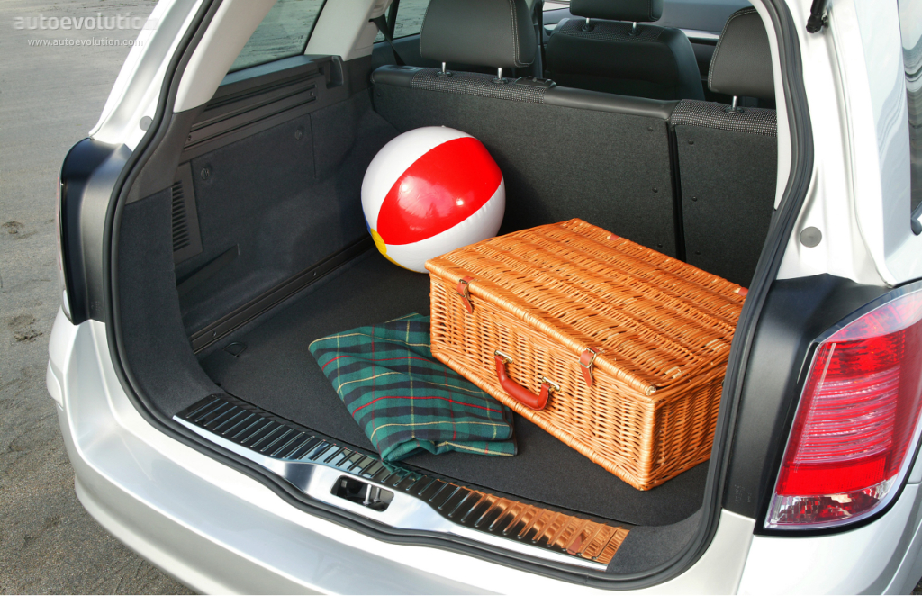 Vauxhall Astra Estate photo 23