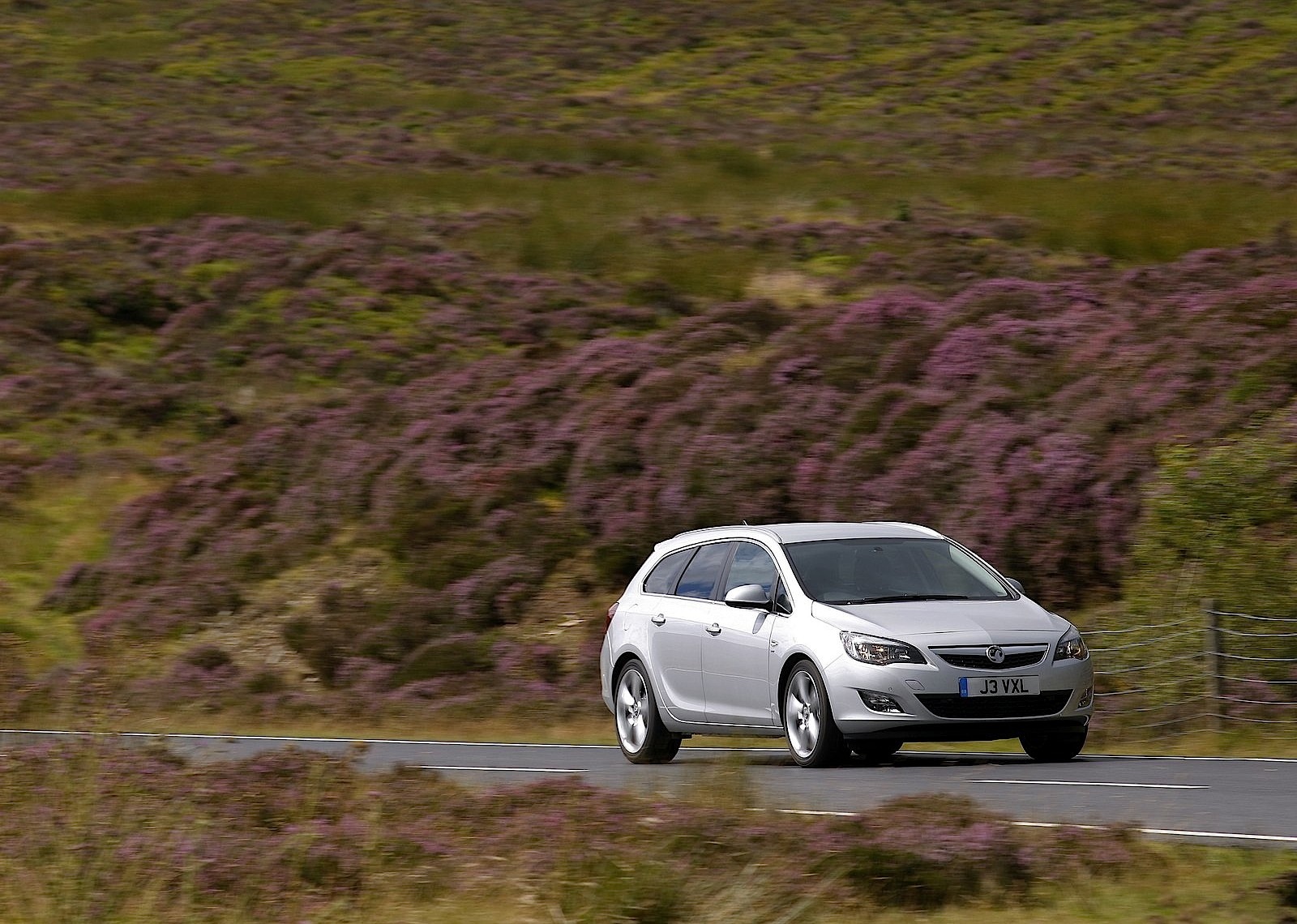 Vauxhall Astra Estate photo 12