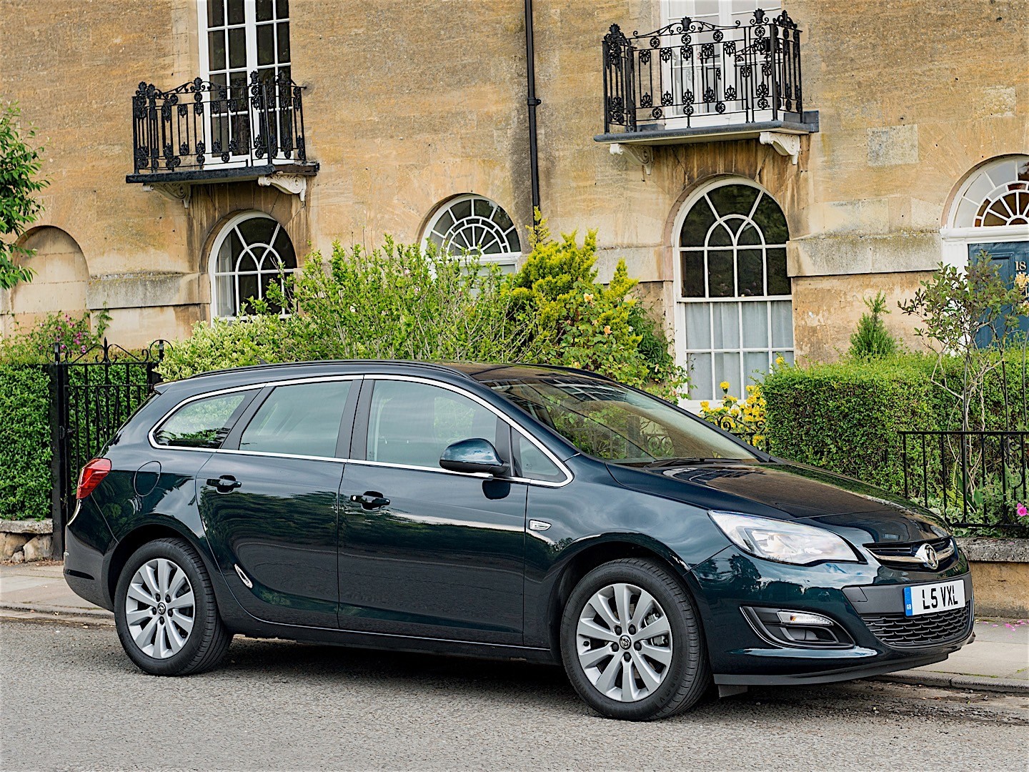 Vauxhall Astra Estate photo 7