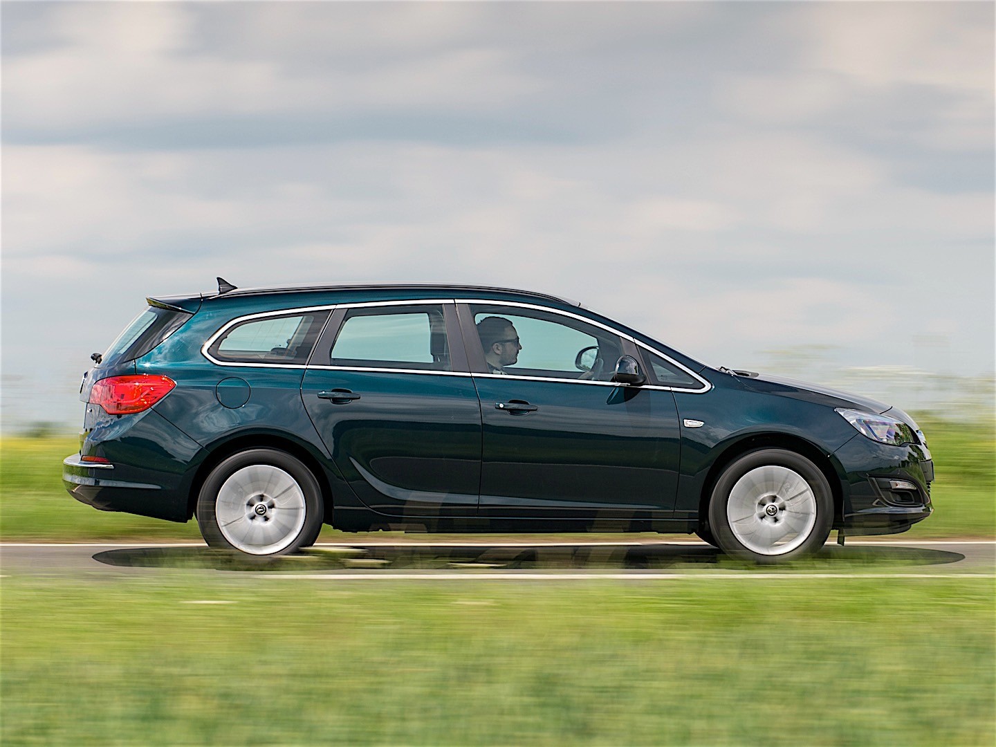 Vauxhall Astra Estate photo 12