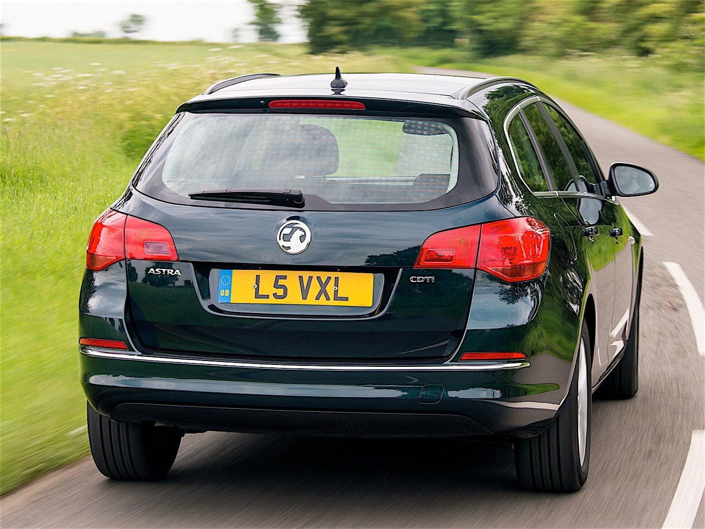 Vauxhall Astra Estate photo 13