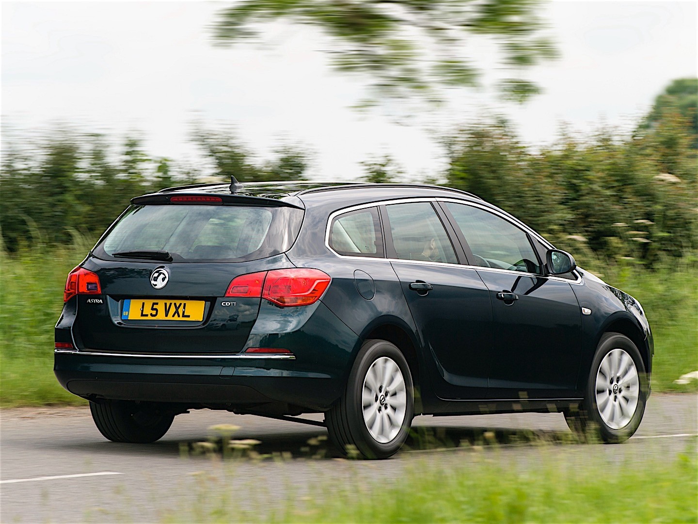 Vauxhall Astra Estate photo 2