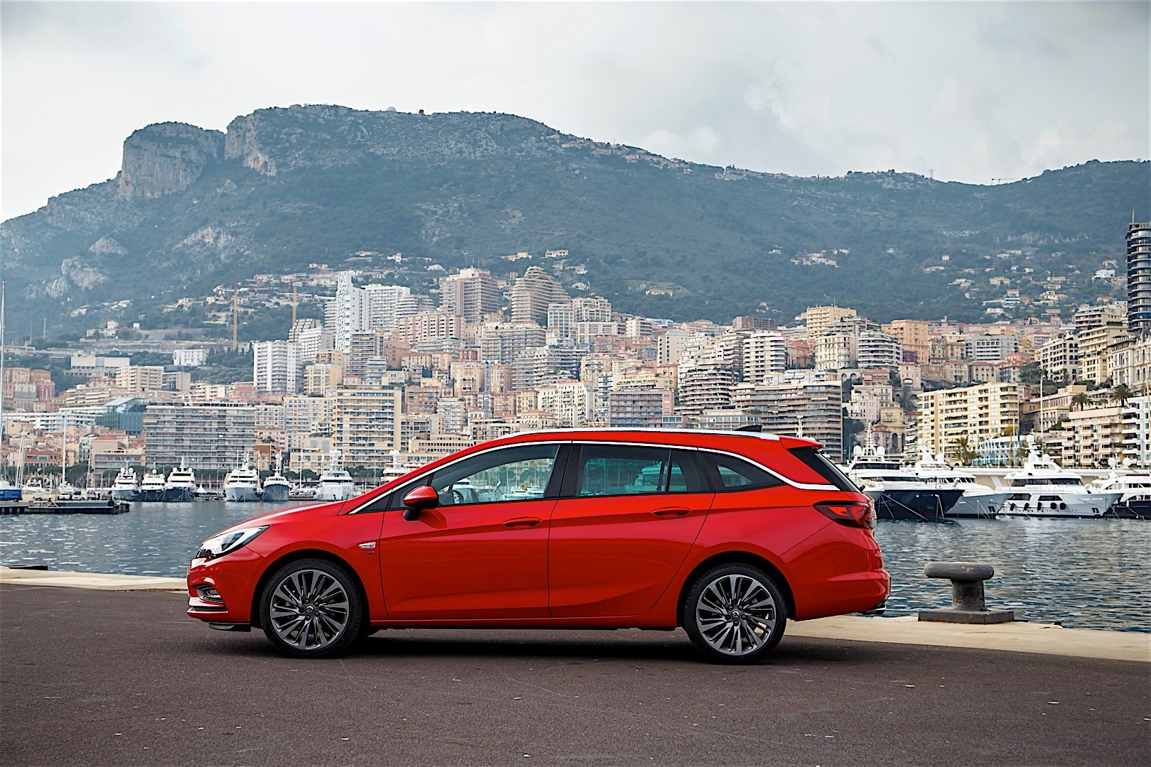 Vauxhall Astra Estate photo 13