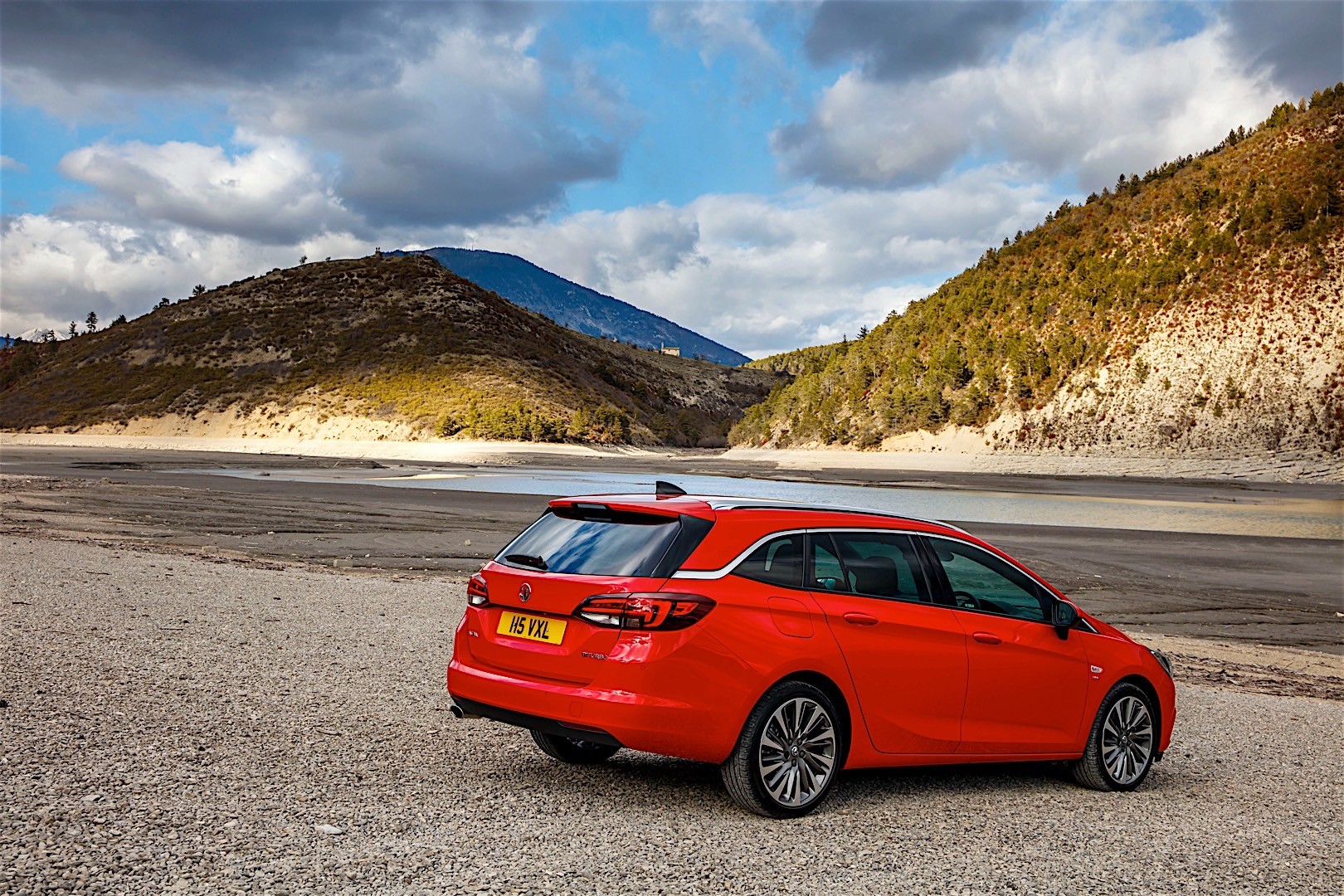 Vauxhall Astra Estate photo 14