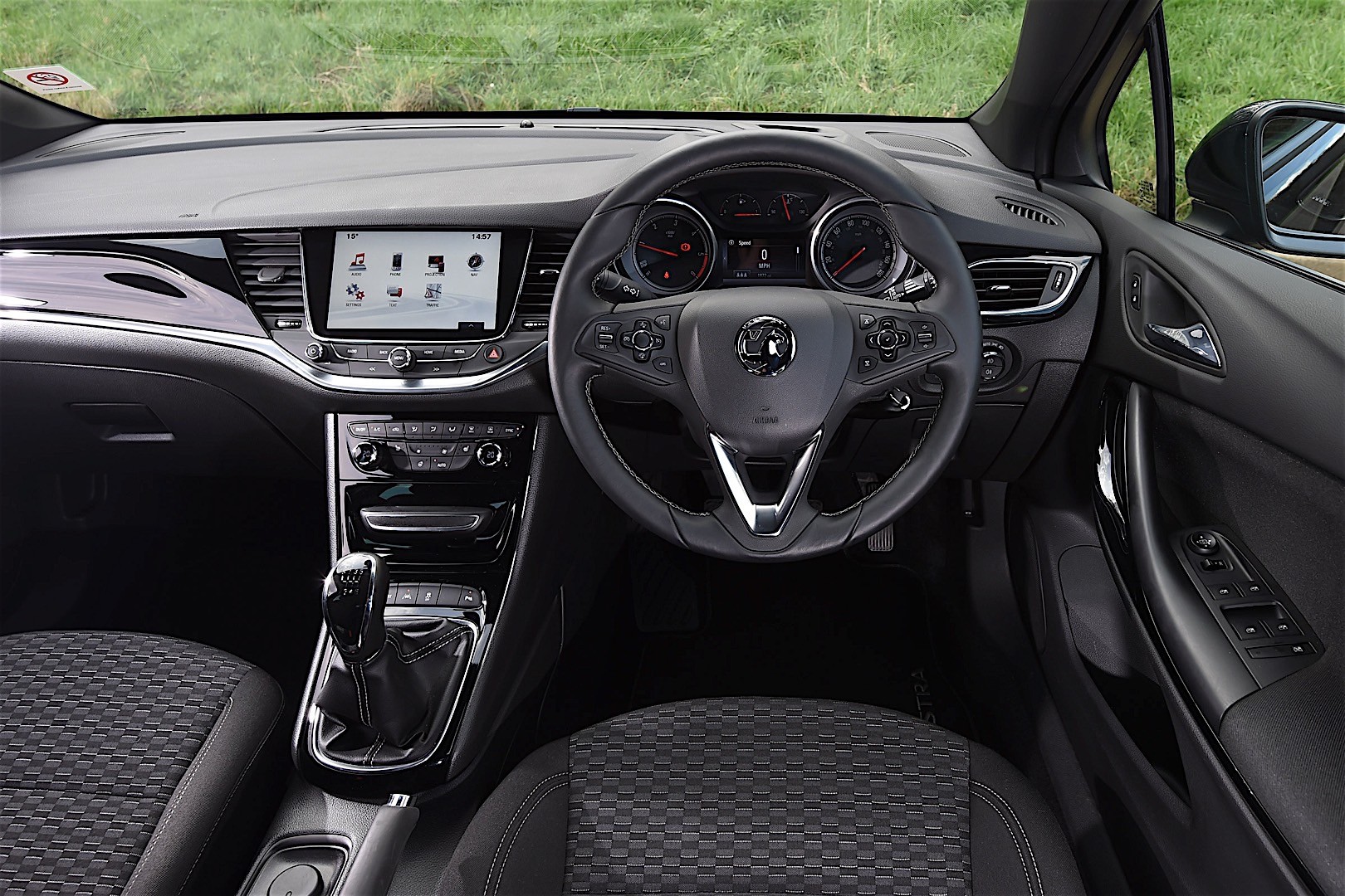 Vauxhall Astra Estate photo 29