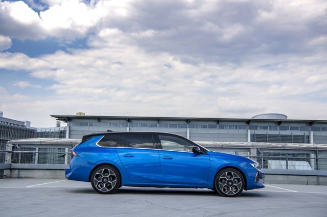 Vauxhall Astra Estate photo 13