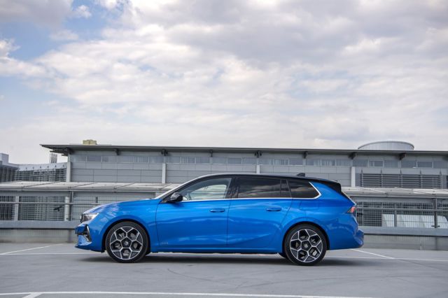 Vauxhall Astra Estate photo 14