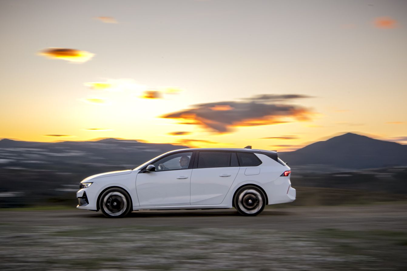 Vauxhall Astra Estate photo 14