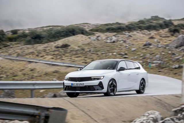 Vauxhall Astra Estate photo 16
