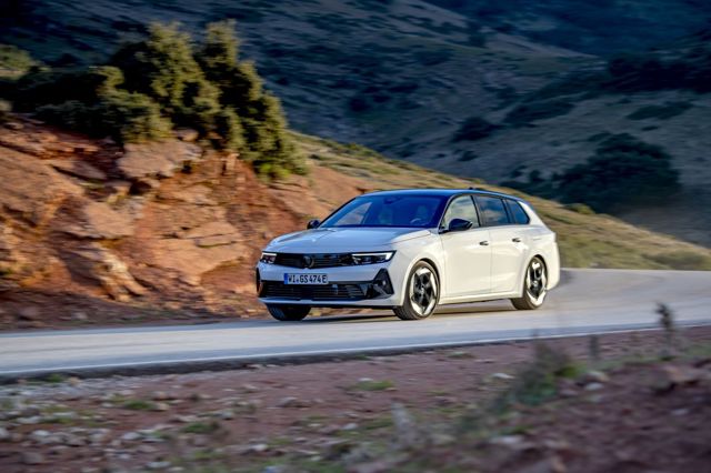 Vauxhall Astra Estate photo 17