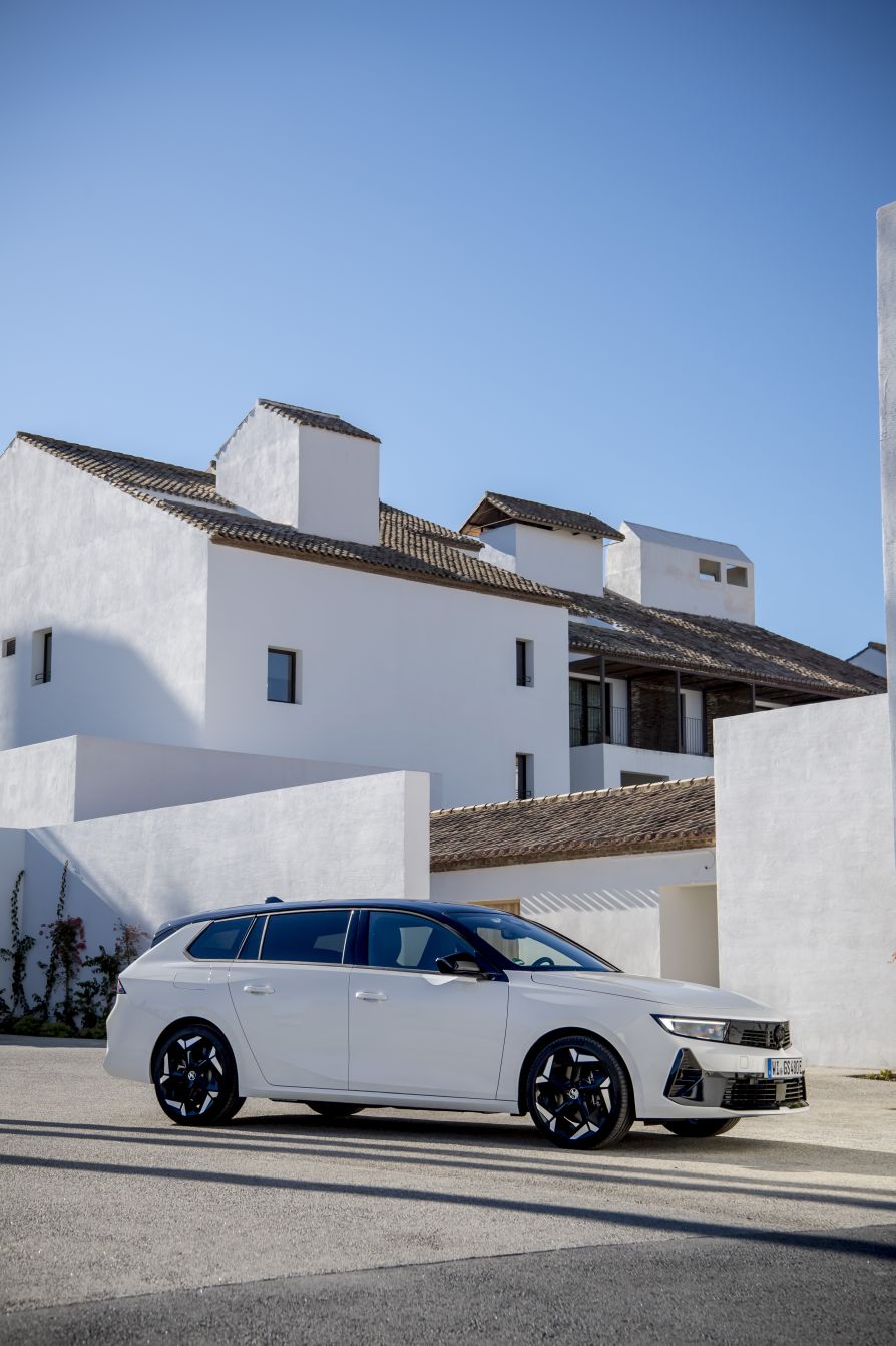 Vauxhall Astra Estate photo 23