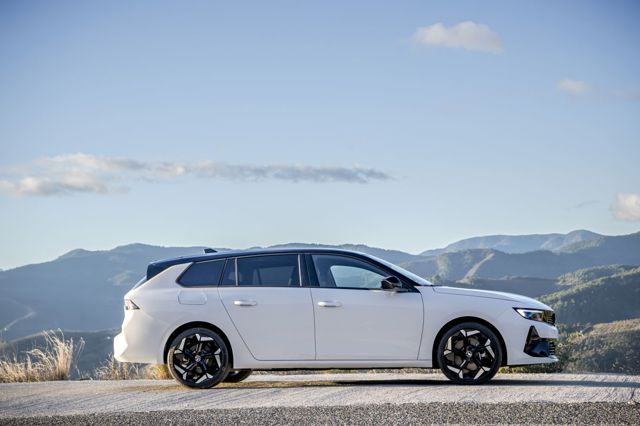 Vauxhall Astra Estate photo 32