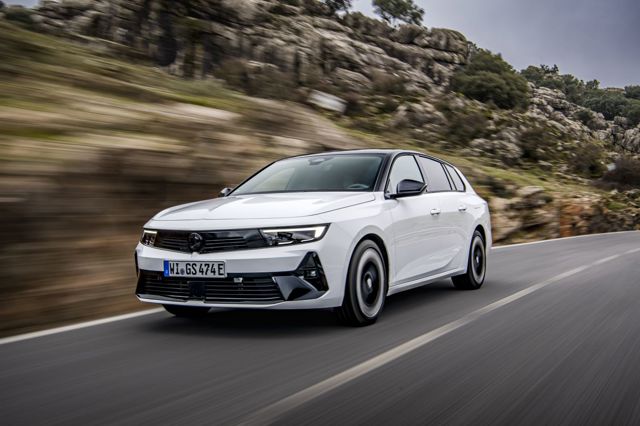 Vauxhall Astra Estate photo 8