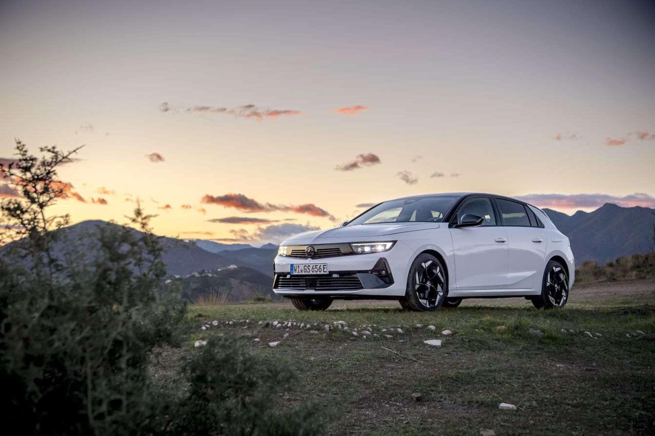 Vauxhall Astra Hatchback photo 2