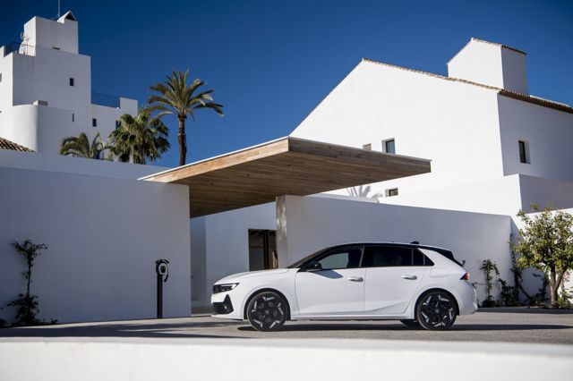 Vauxhall Astra Hatchback photo 12