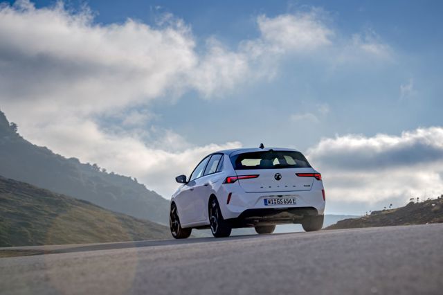 Vauxhall Astra Hatchback photo 34