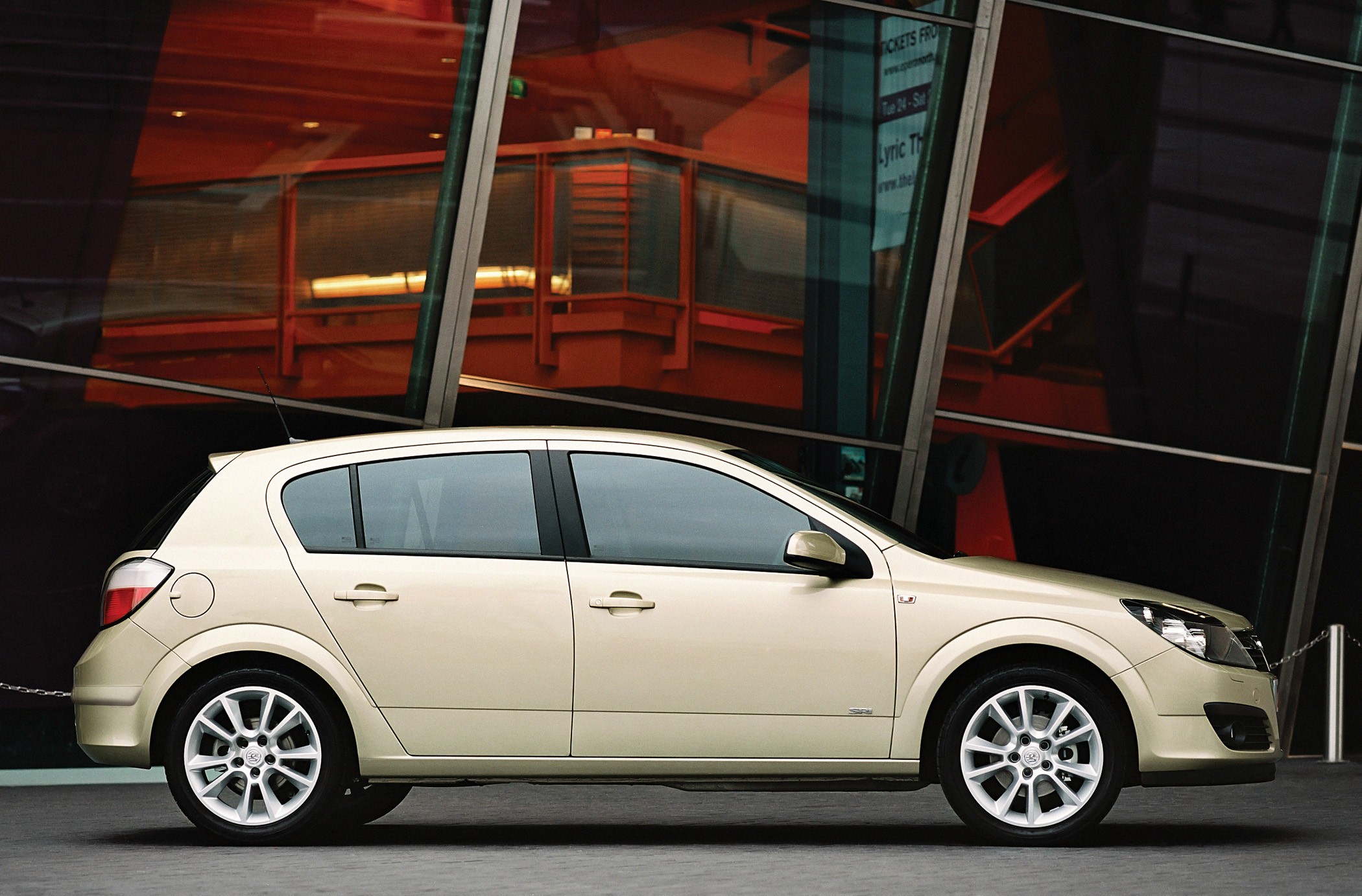 Vauxhall Astra Hatchback photo 21