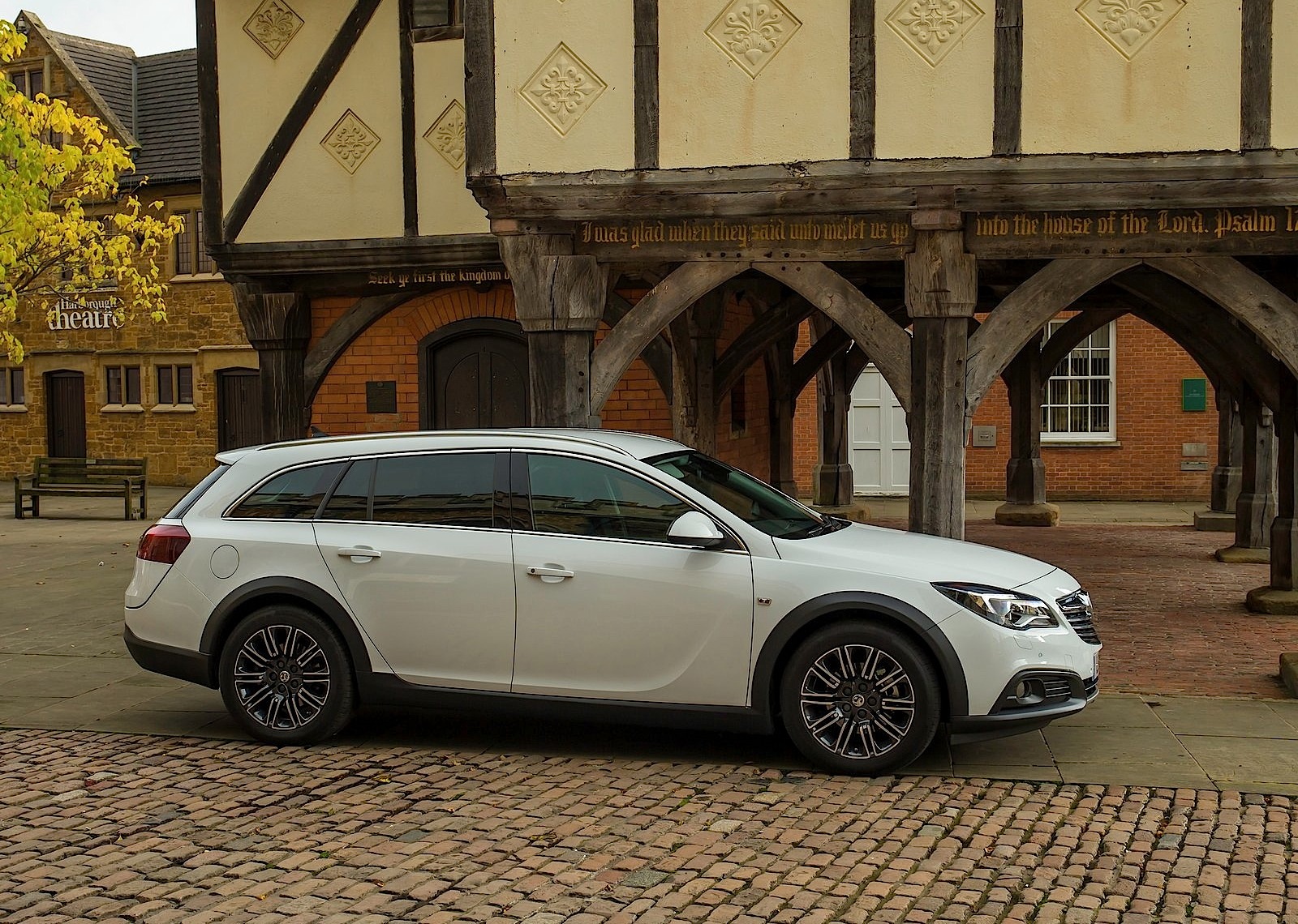 Vauxhall Insignia Country Tourer photo 10