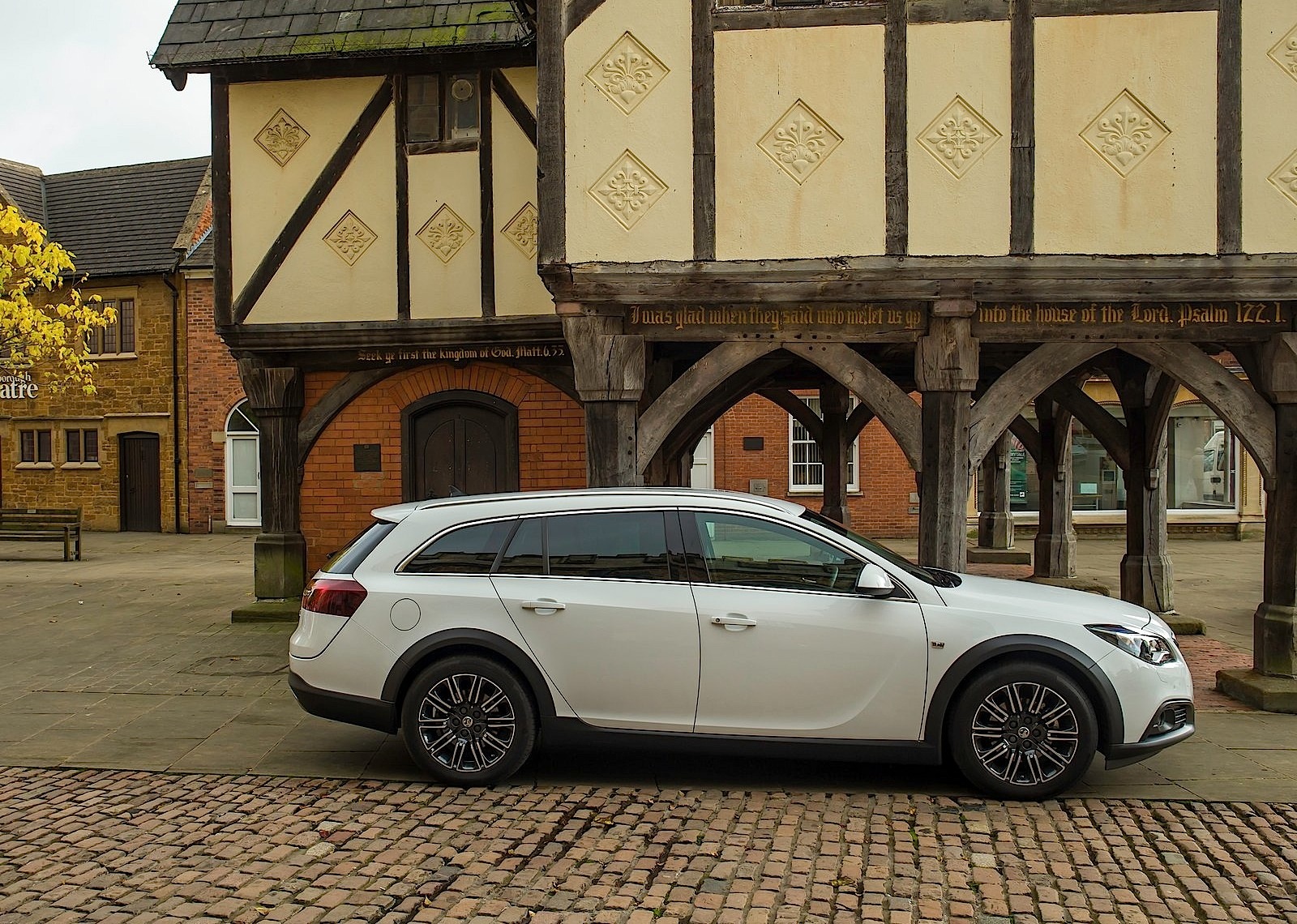 Vauxhall Insignia Country Tourer photo 29
