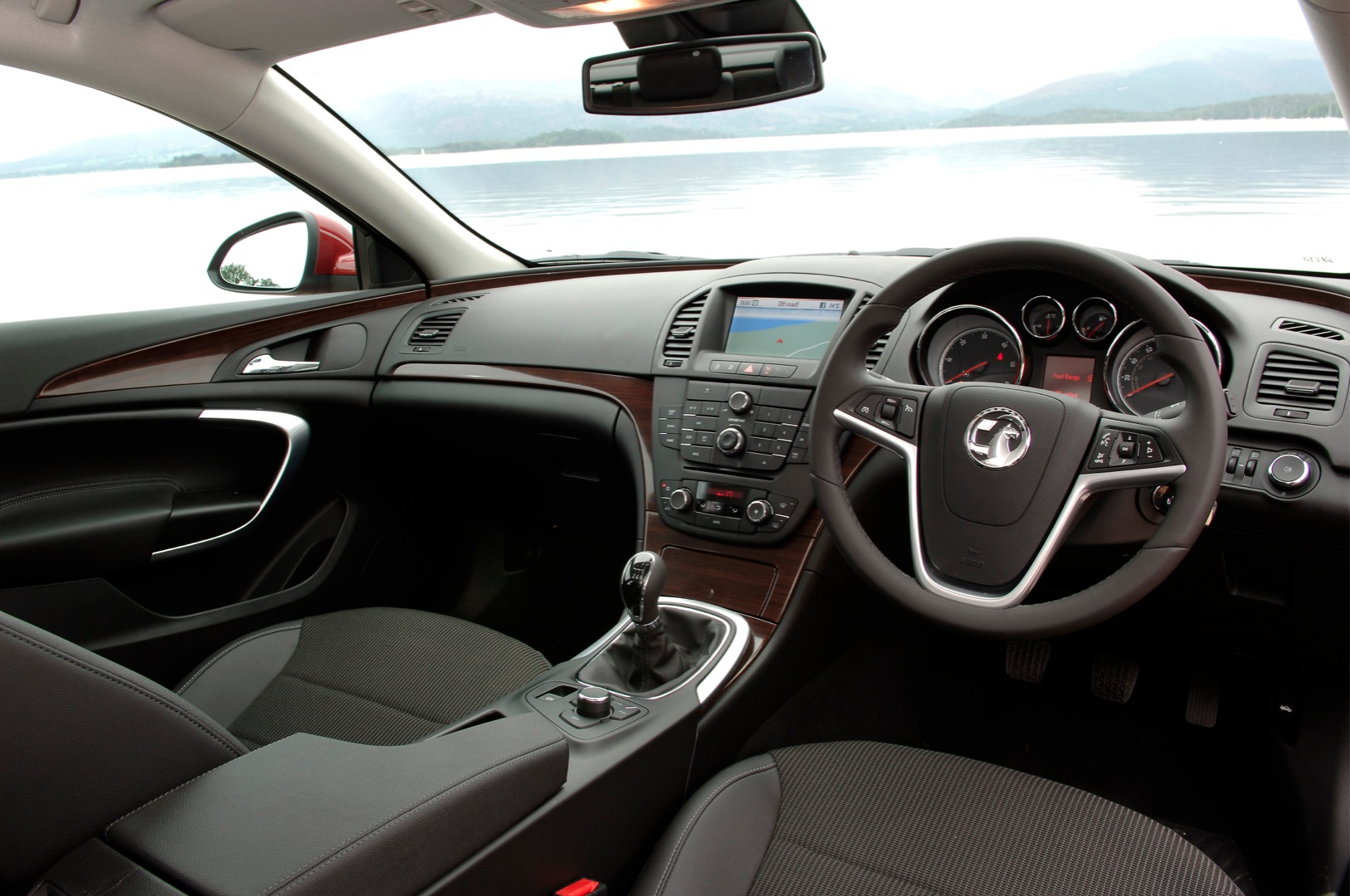 Vauxhall Insignia Hatchback photo 8