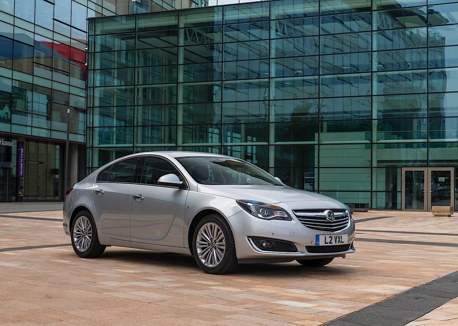 Vauxhall Insignia Hatchback photo 8