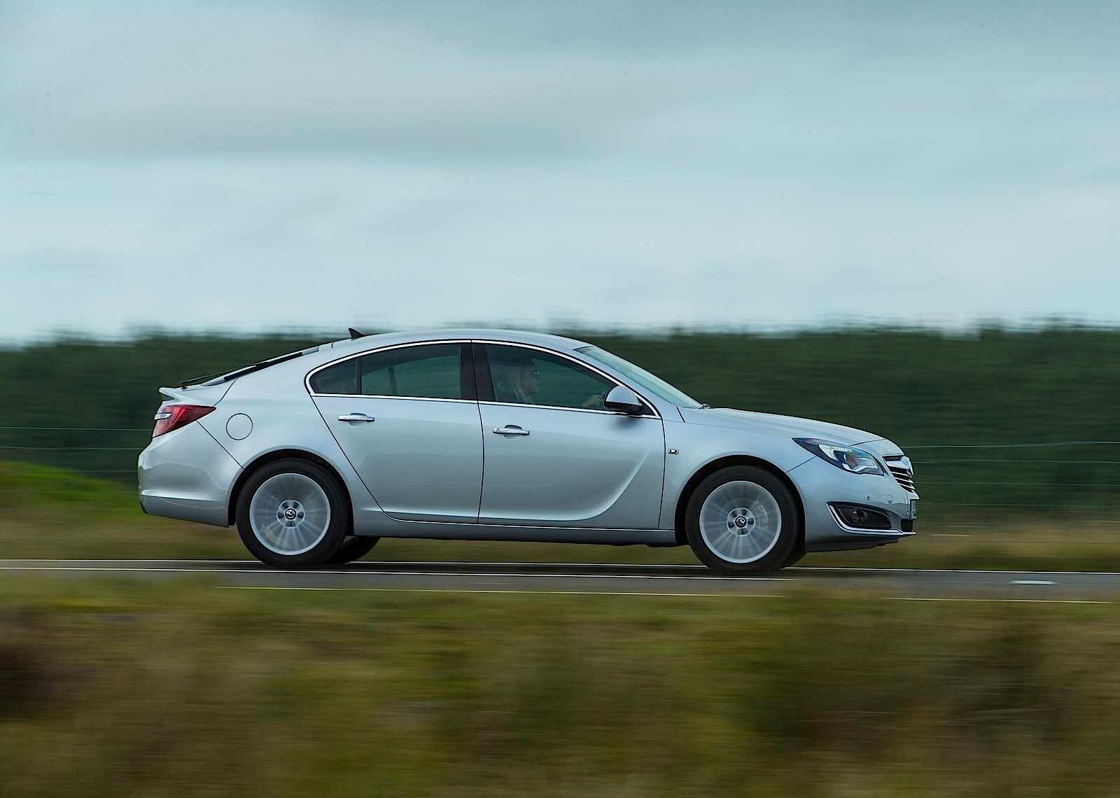 Vauxhall Insignia Hatchback photo 11