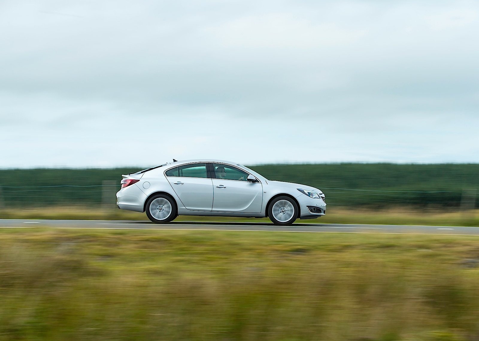 Vauxhall Insignia Hatchback photo 12