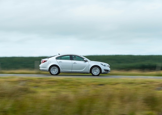 Vauxhall Insignia Hatchback photo 12