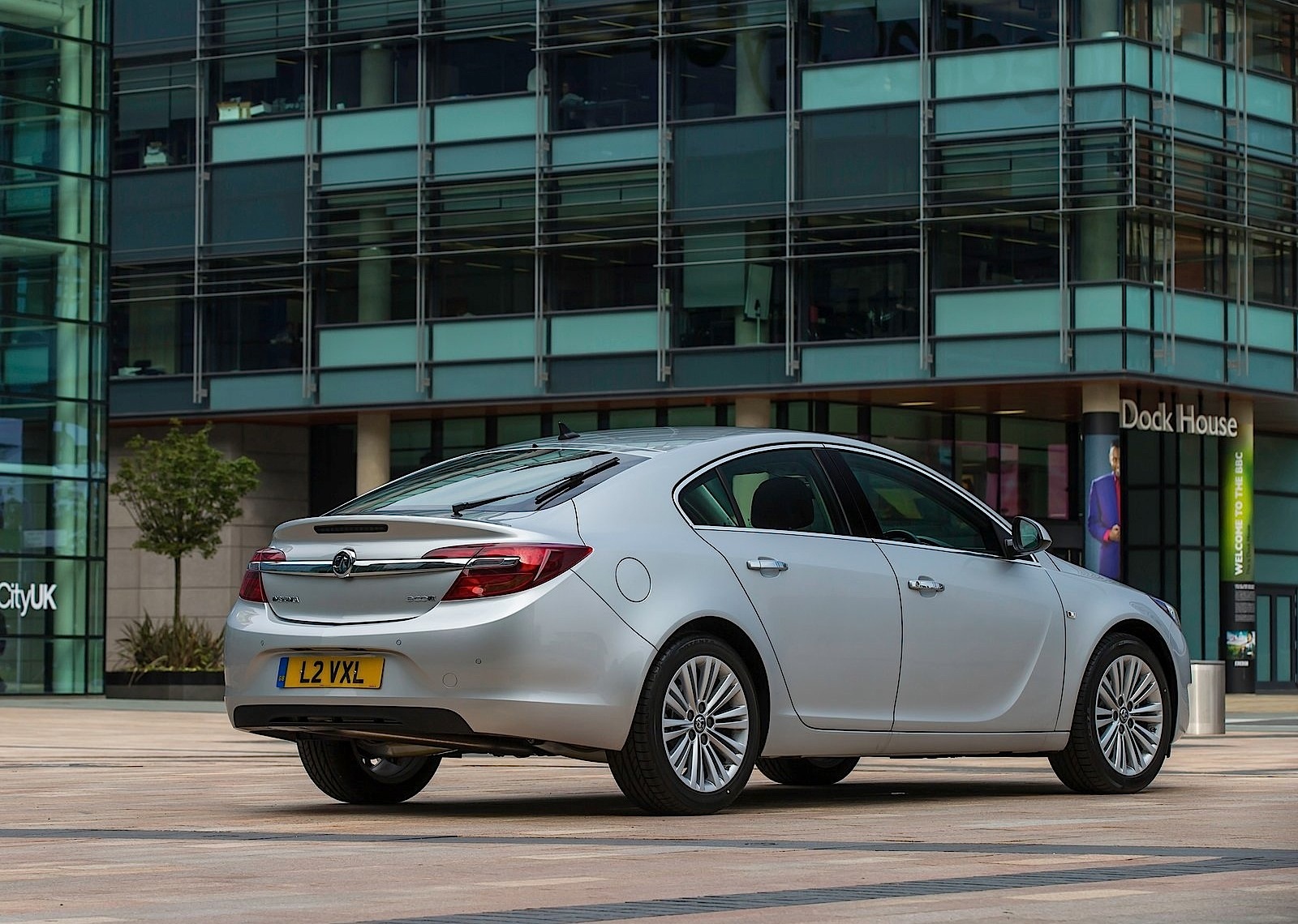 Vauxhall Insignia Hatchback photo 14