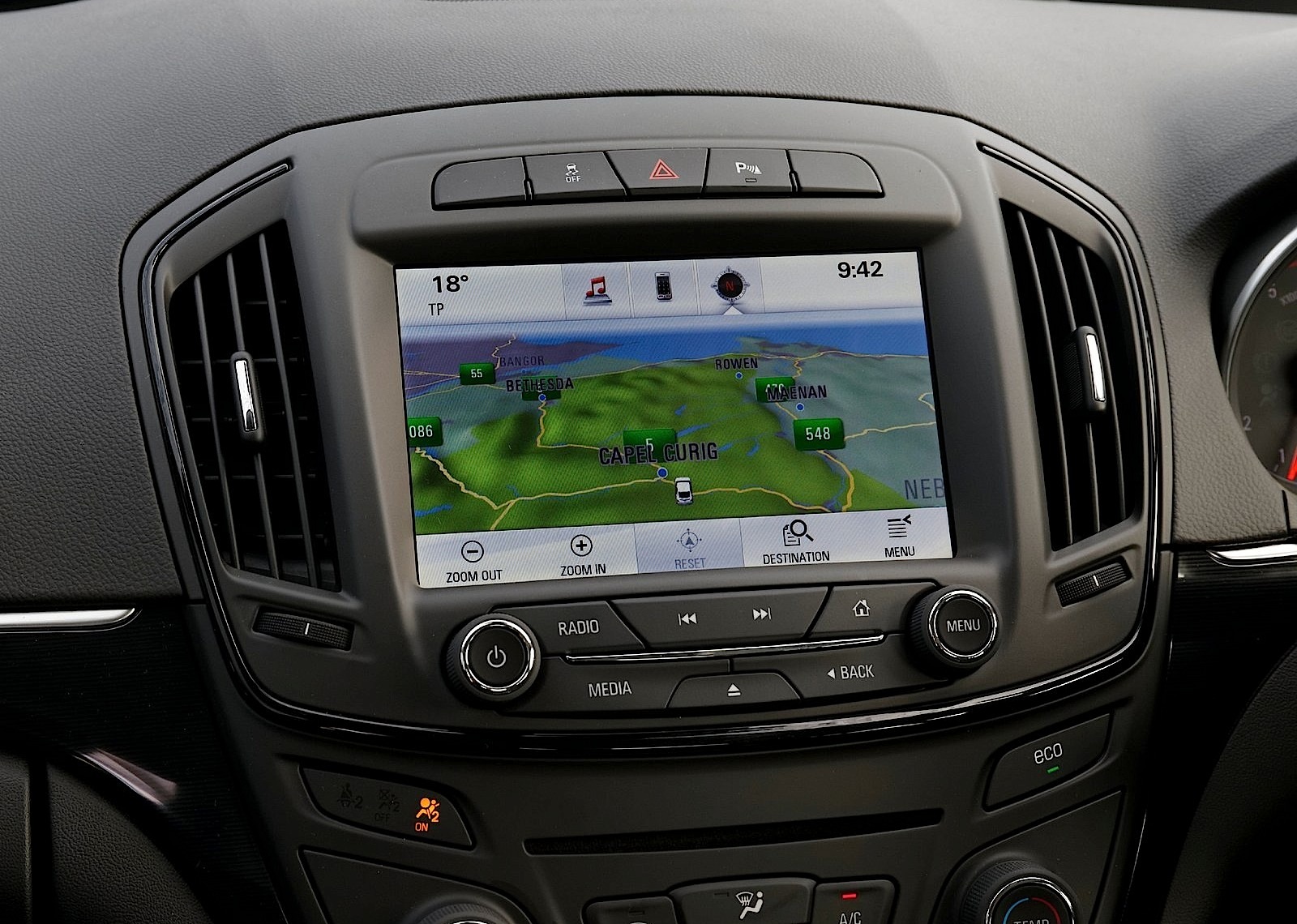 Vauxhall Insignia Hatchback photo 17