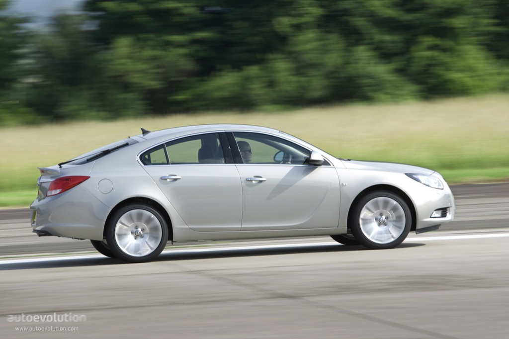 Vauxhall Insignia Sedan photo 2