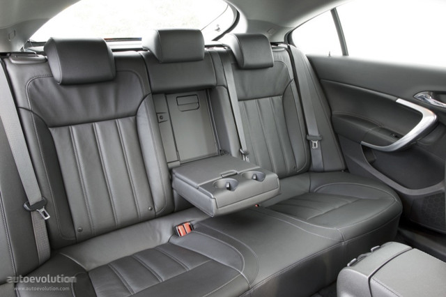 Vauxhall Insignia Sedan photo 25