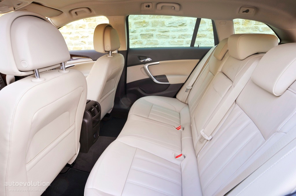 Vauxhall Insignia Sports Tourer photo 23