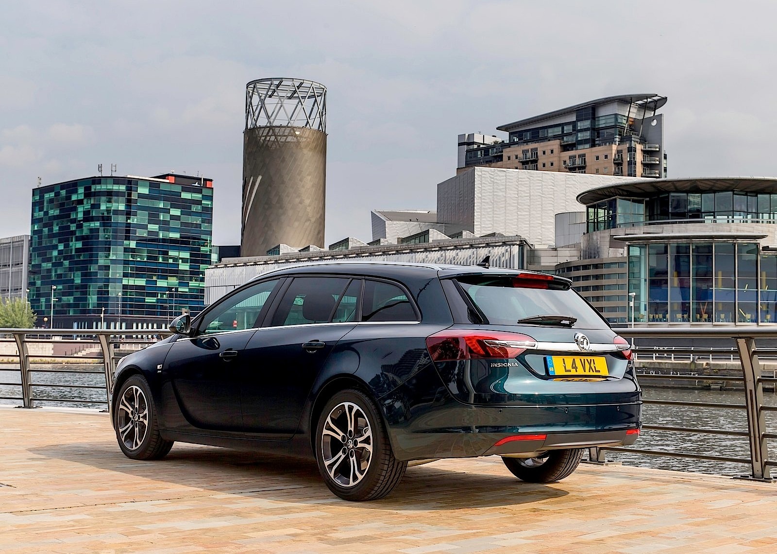 Vauxhall Insignia Sports Tourer photo 2