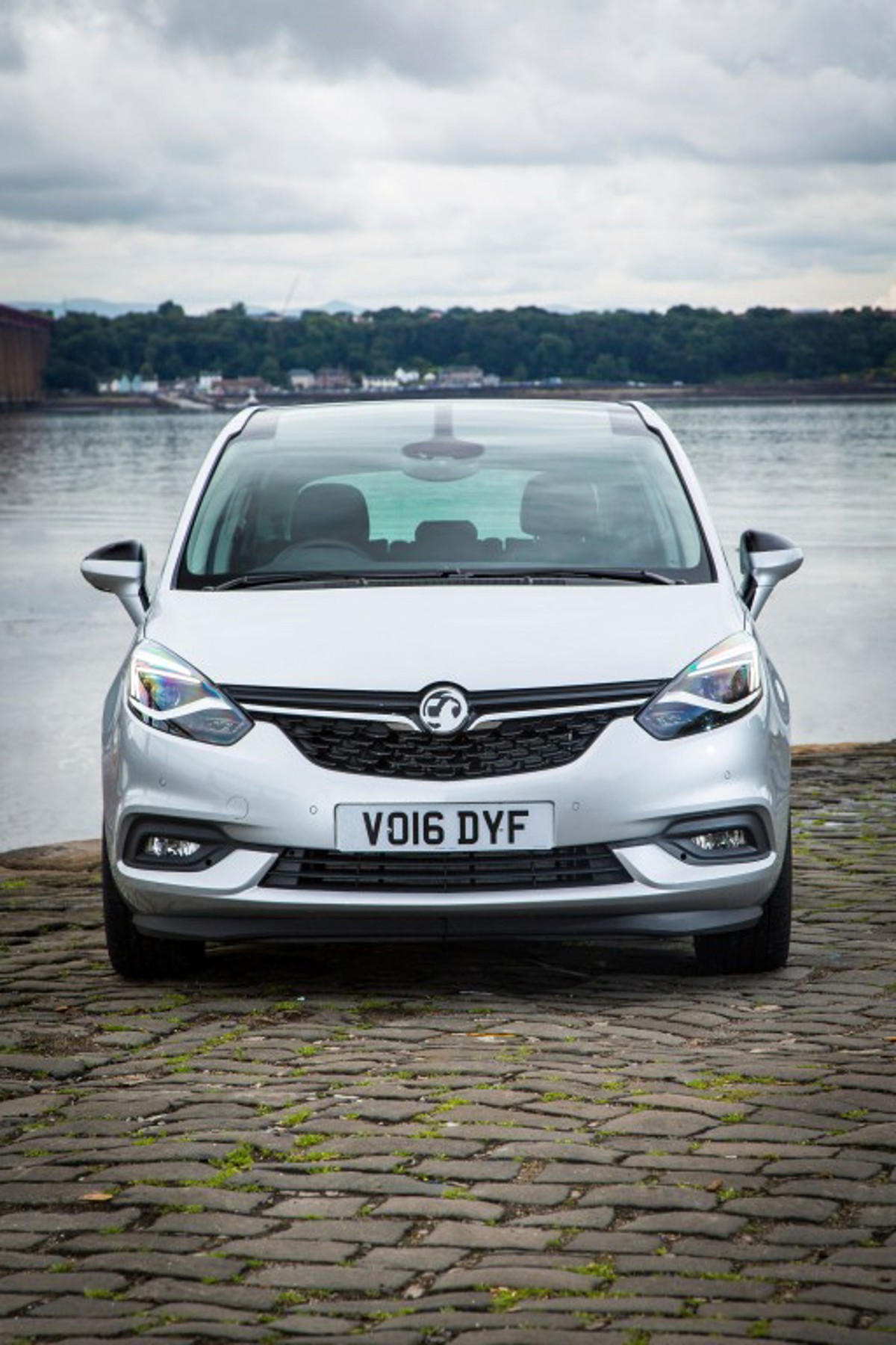 Vauxhall VAUXHALL Zafira 1.9L CDTi 6AT FWD (150 HP)