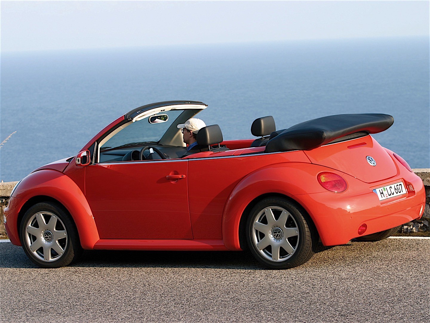Volkswagen Beetle Cabrio photo 8