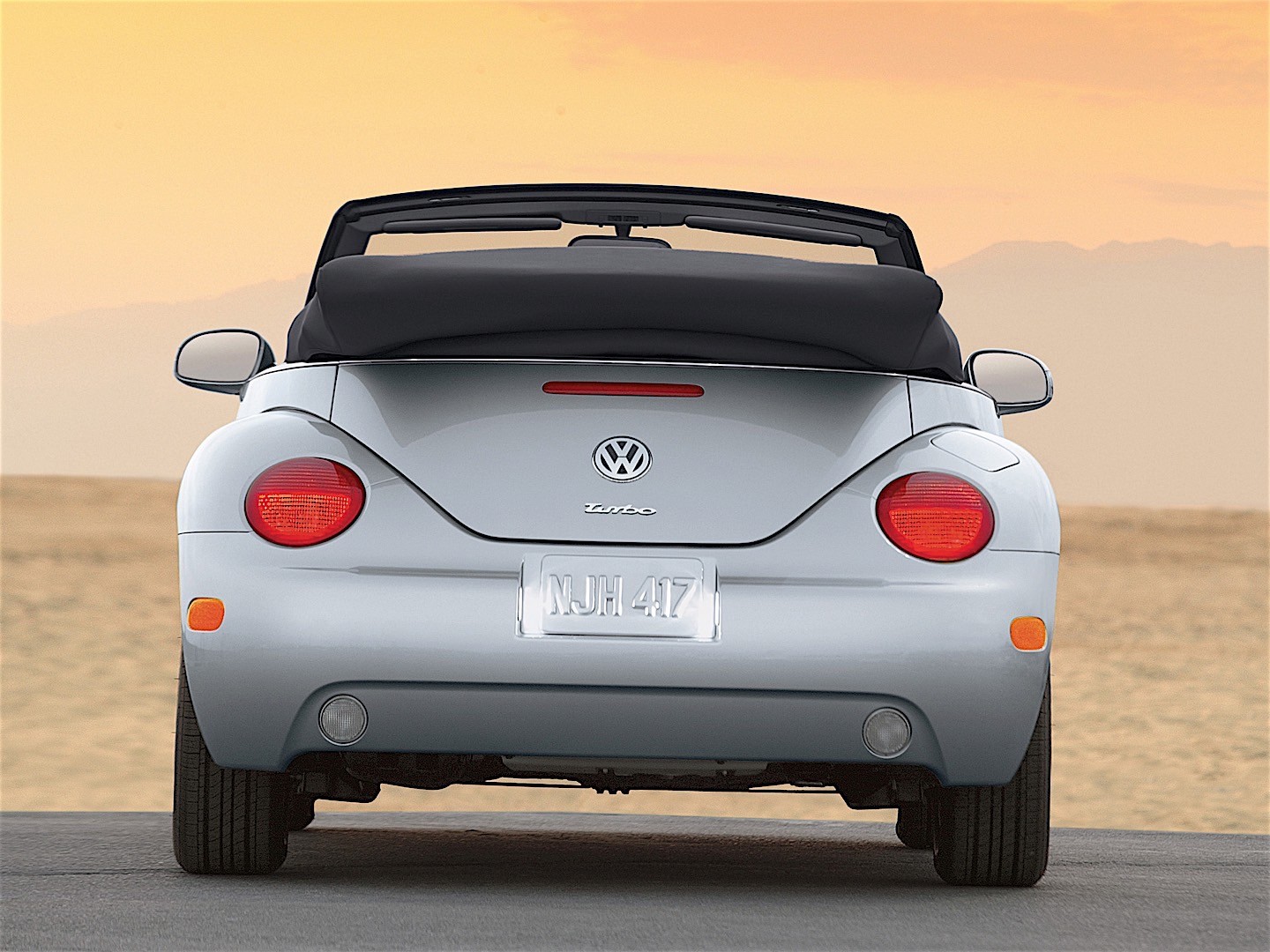 Volkswagen Beetle Cabrio photo 9